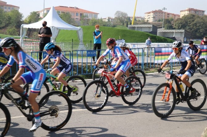 Dünya Dağ Bisikleti Maraton Şampiyonası ’Elite kadınlar’ kategorisinin startı verildi