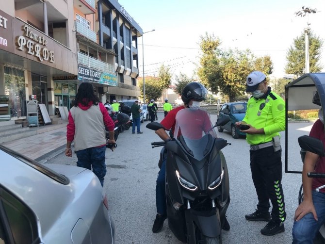 Polis ekipleri motosikletler üzerine uygulama yaptı