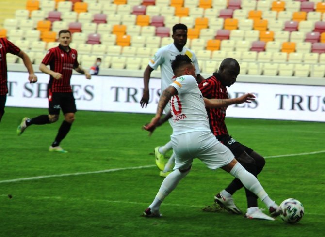 Süper Lig: Yeni Malatyaspor: 1 - Gençlerbirliği: 1 (İlk Yarı)