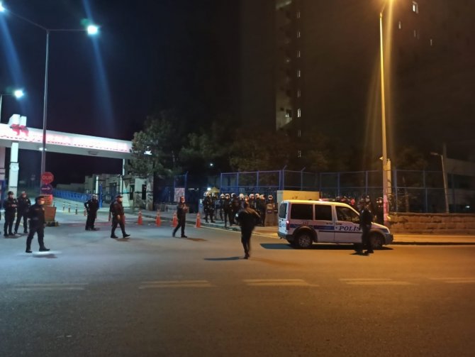 Başkent’te hastaneye taşlı saldırı: 20 gözaltı