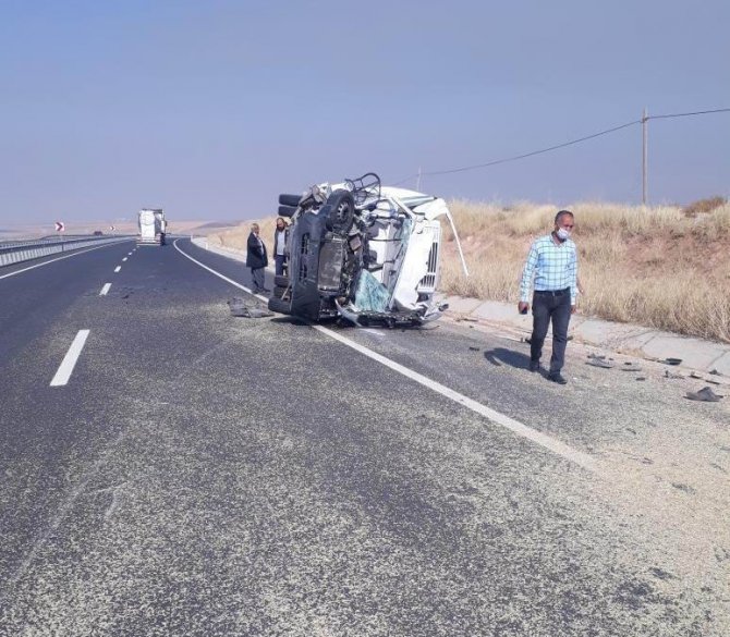 Diyarbakır’da traktör ile minibüs çarpıştı: 2 yaralı