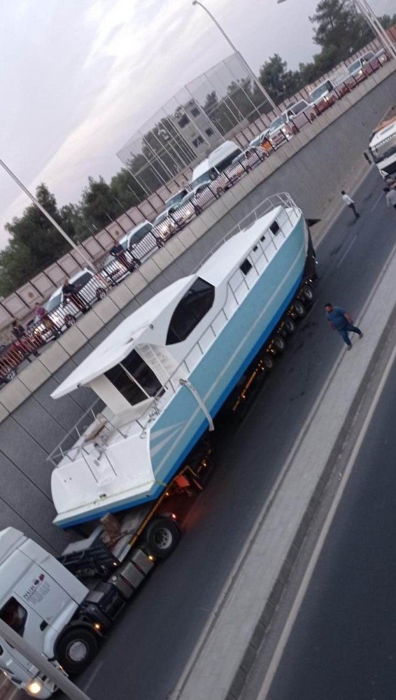 Denizi olmayan Diyarbakır’da tekne mahsur kaldı