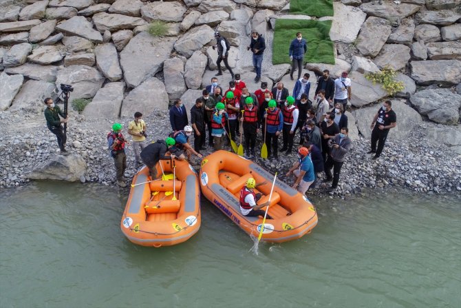 Gençlik ve Spor Bakanı Kasapoğlu Hakkari'de rafting yaptı: