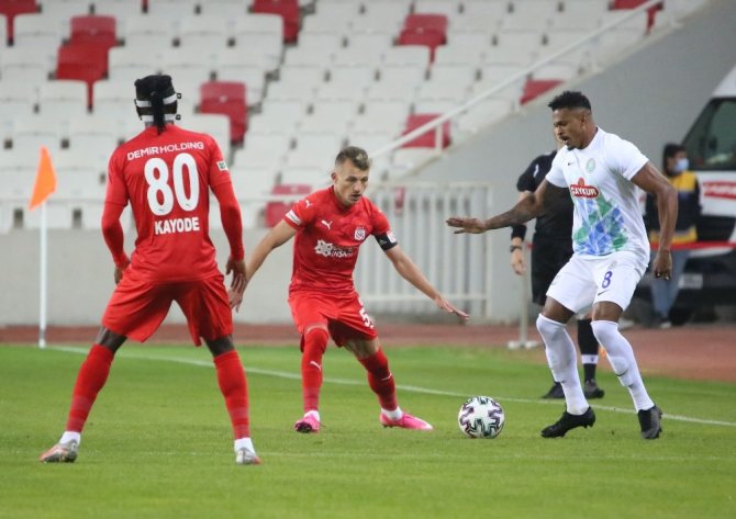 Süper Lig: Sivasspor: 0 - Çaykur Rizespor: 1 (İlk yarı)