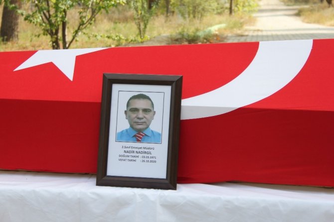 Kalp krizinden vefat eden Gaziantep Emniyet Müdür Yardımcısı Nadirgil, Isparta’da toprağa verildi