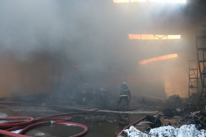Kahramanmaraş’ta korkutan fabrika yangını