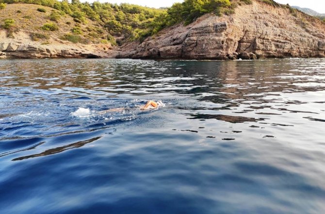 Rekortmen yüzücünün 29 kilometrelik “Cumhuriyet Yüzüşü” başladı