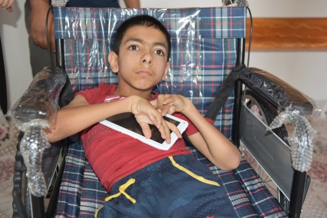 Yürüme engelli Diyar’ın tablet hayali gerçek oldu