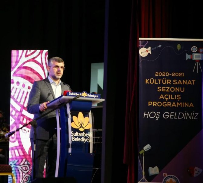 Sultanbeyli’de kültür sanat sezonu Özdemir Erdoğan konseri ile başladı
