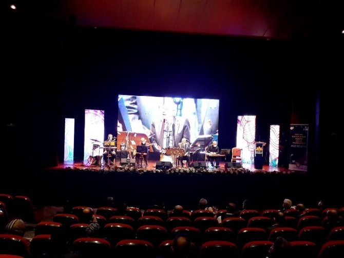 Sultanbeyli’de kültür sanat sezonu Özdemir Erdoğan konseri ile başladı