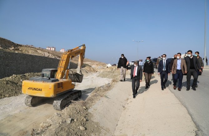 Van Büyükşehir Belediyesi Edremit TOKİ yolundaki çalışmalarını sürdürüyor