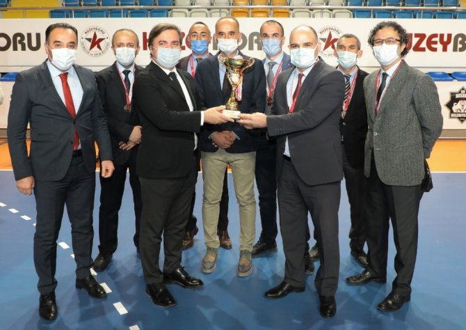 Valilik Kupası Şampiyonasında kupa ve madalyalar törenle verildi