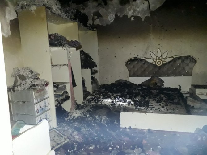 Arpaçay’da bir ev, ahır ve samanlık yandı