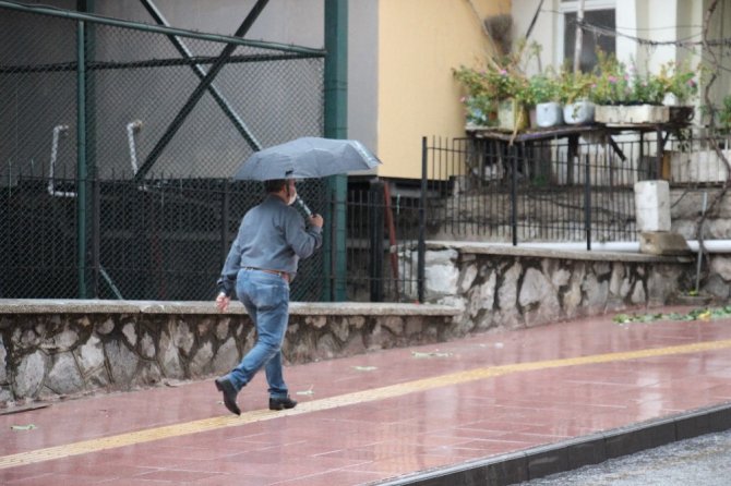 Aydın’da beklenen yağış başladı