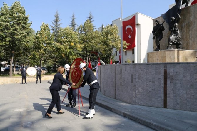 29 Ekim Cumhuriyet Bayramı çelenk sunma töreni yapıldı