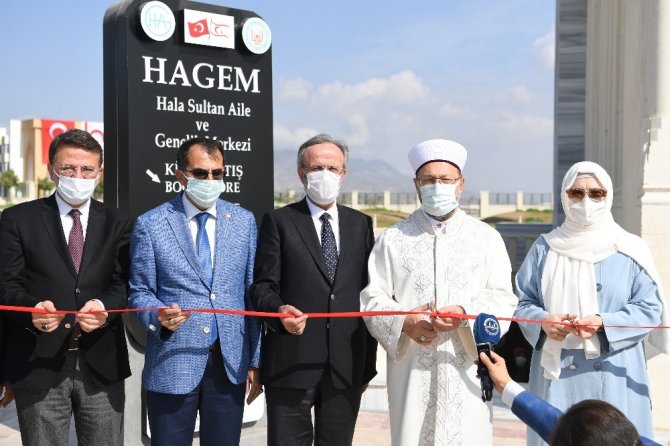 Diyanet İşleri Başkanı Erbaş, Lefkoşa’da Hala Sultan Cami Aile ve Gençlik Merkezinin açılışını yaptı