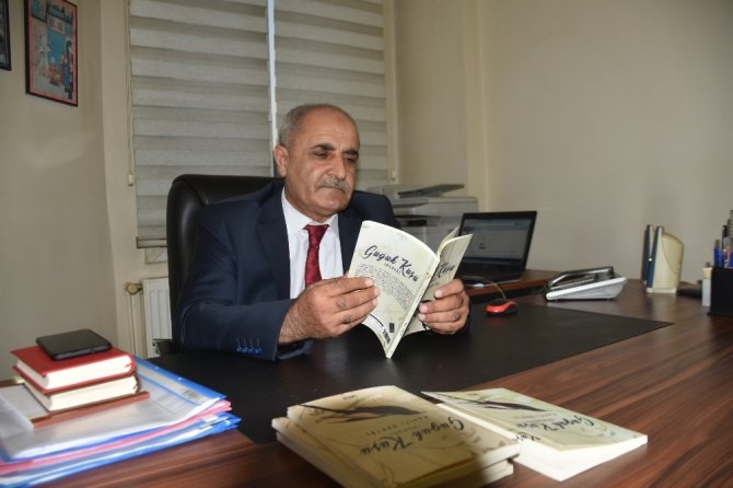 Malatyalı avukat Türkçe ve Kürtçe şiirlerini bir kitapta topladı