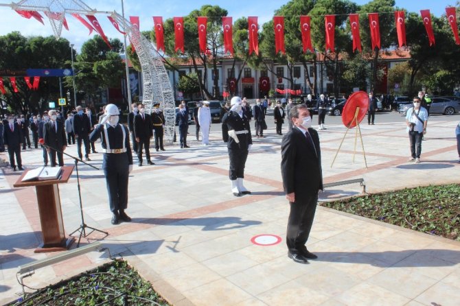 Muğla’da 29 Ekim çelenk sunma töreni ile başladı