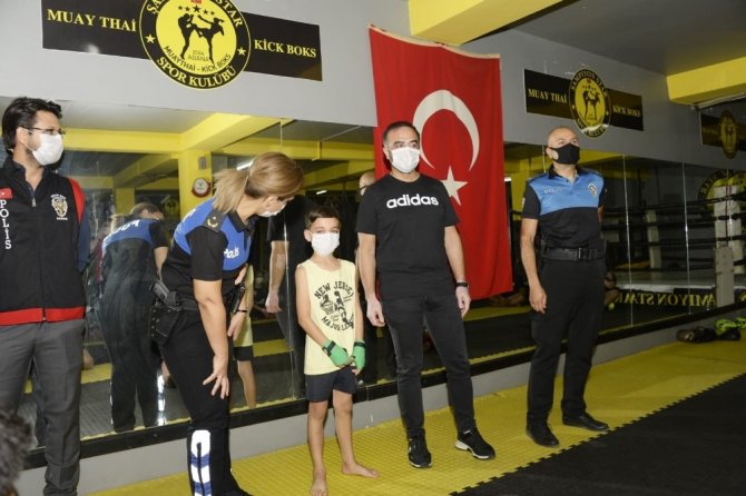 Adana polisi sporcuları sosyal medyadaki tehlikelere karşı uyardı