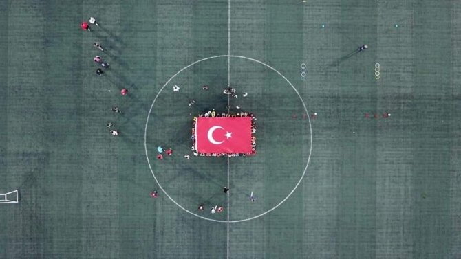 Cumhuriyet Bayramı’nda dev Türk bayrağı açtılar