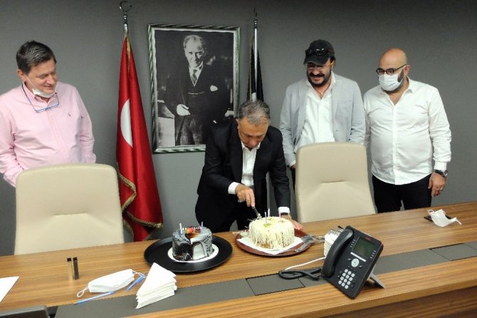 Ahmet Nur Çebi’nin doğum günü kutandı