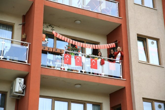 Çekmeköy’de 29 Ekim Cumhuriyet Bayramı Türk bayraklı konvoy ile kutlandı