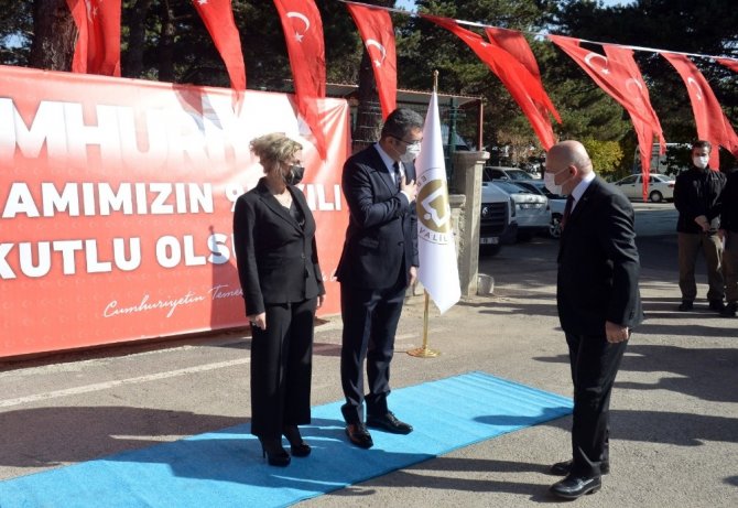 Erzurum’da 29 Ekim Cumhuriyet Bayramı tebrikat töreni