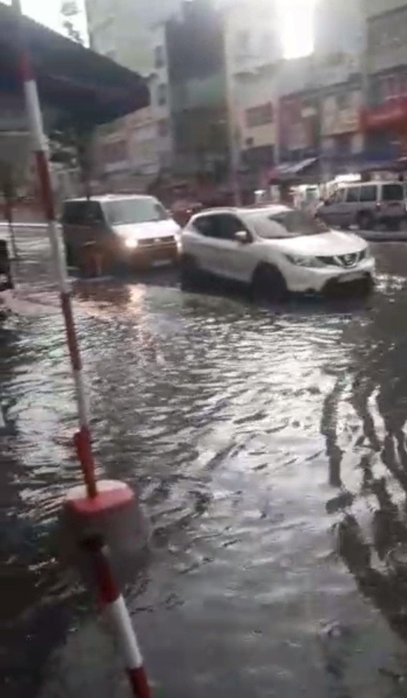 Karaköy’de su baskını yaşandı