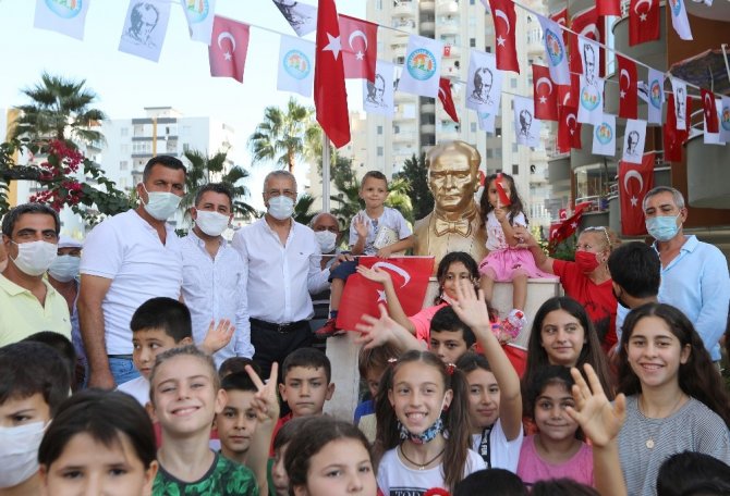 Cumhuriyet Bayramında Atatürk büstünün açılışı yapıldı