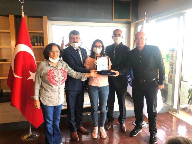 Türkiye ikincisi olan başarılı öğrenci ödüllendirildi