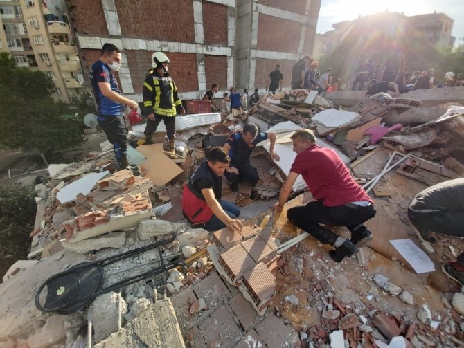 Manisa ekipleri deprem bölgesinde