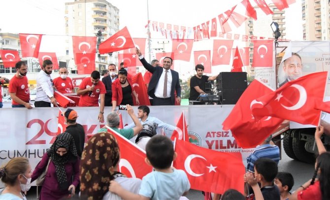 Mersin’de belediyelerden coşkulu cumhuriyet kutlaması
