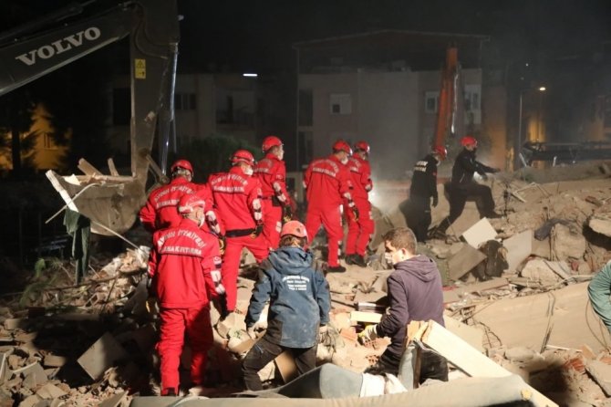 Aydın Büyükşehir arama kurtarma ekibi çalışmalara destek veriyor