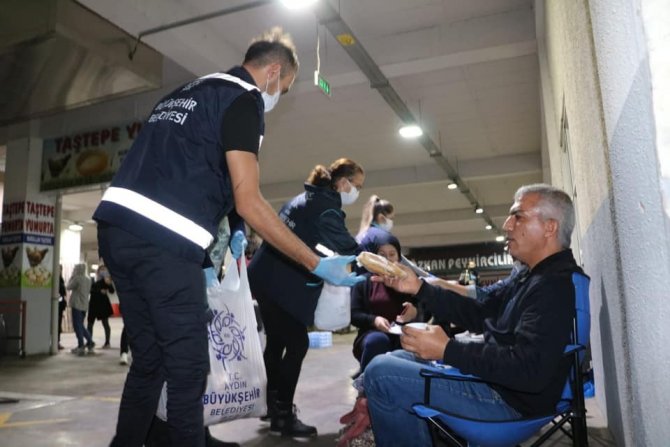 Aydın Büyükşehir ekipleri depremzedelerin yardımına koştu