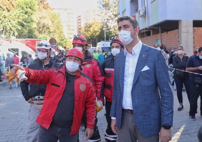 Başkan Yüksel, İzmir’de deprem bölgesinde incelemelerde bulundu