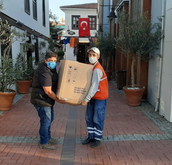 Kuşadası Belediyesi’nden İzmir’e gıda yardımı