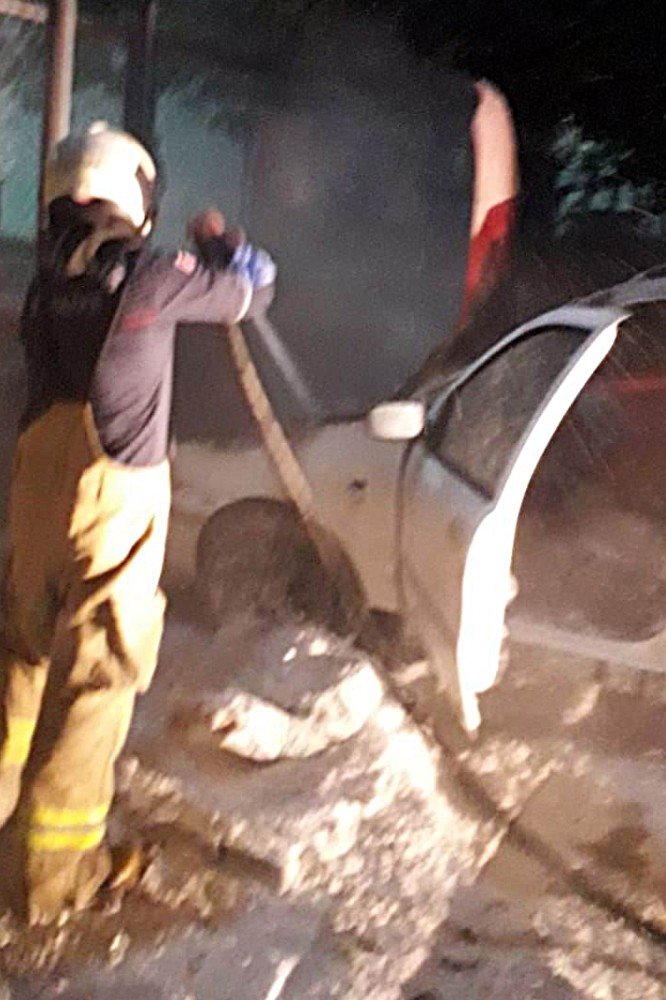 Burhaniye’de park halindeki otomobil yandı