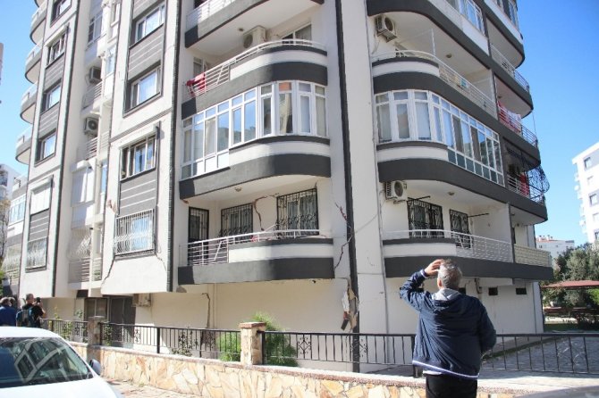 İzmir’de çöken 8 katlı binada umutlar hassas burunlarda