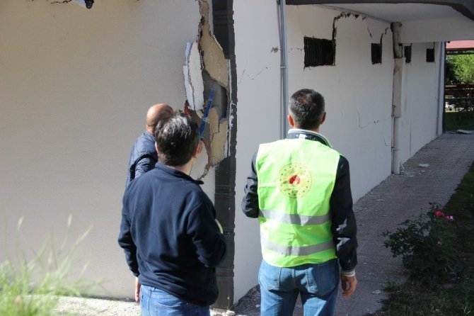 İzmir’de çöken 8 katlı binada umutlar hassas burunlarda