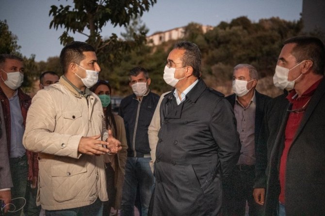 CHP heyeti Kuşadası’nda vatandaşları ziyaret etti