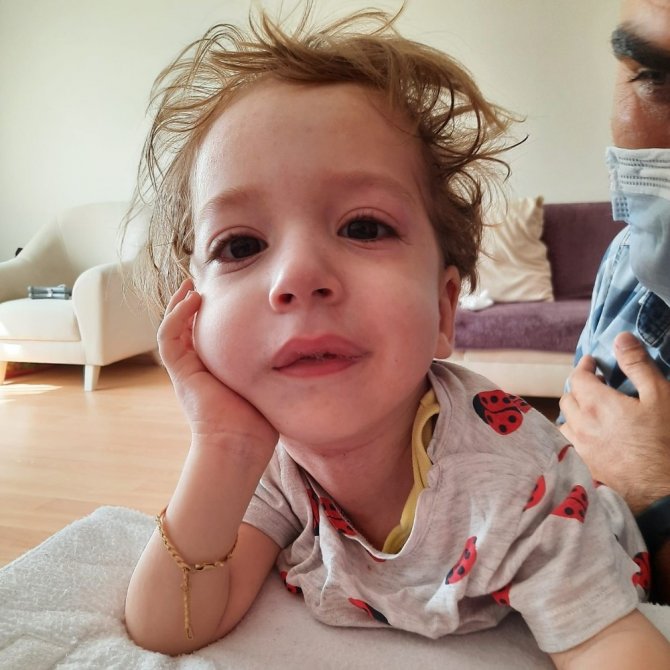 SMA hastası olan 3 yaşındaki İsmail Çağan için kaktüslerini satışa çıkardı