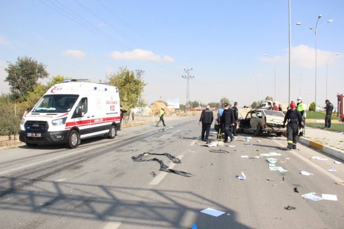 Karaman’da kaza sonrası ortalık savaş alanına döndü: 5 yaralı