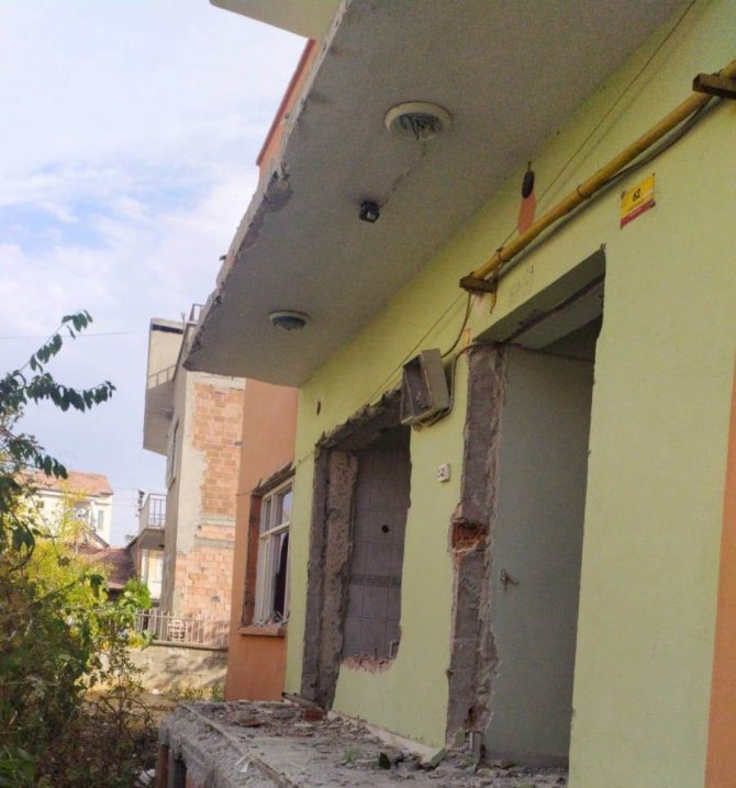 Malatya’daki depremde hasar gören evde hırsızlık