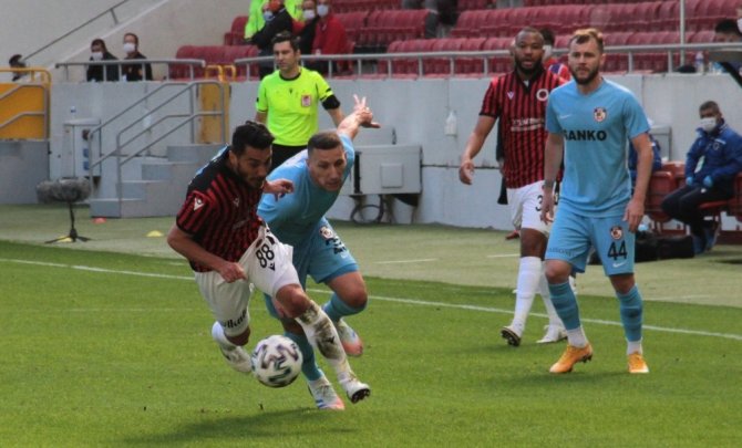 Süper Lig: Gençlerbirliği: 0 - Gaziantep FK: 1 (İlk yarı)
