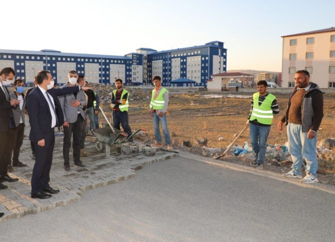 Kars’ta yollar nakış gibi işleniyor