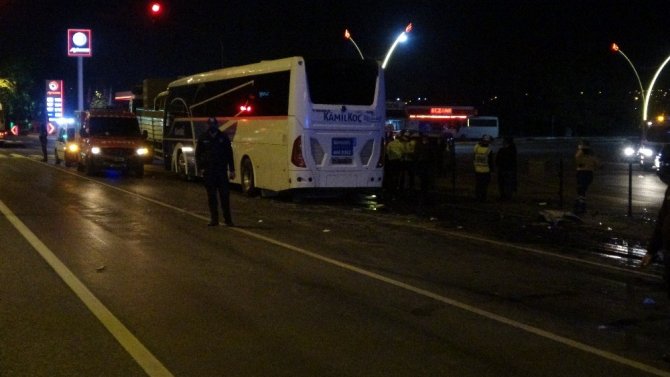 Tıra çarpan otobüste 1 kişi hayatını kaybetti