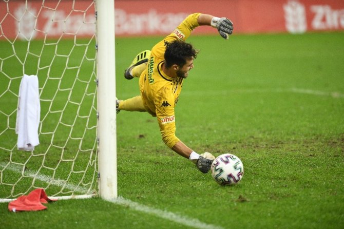 Bursaspor’un kalecisi Ataberk Dadakdeniz: “Çok özlemişim”