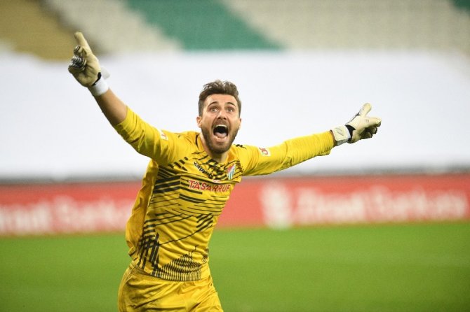 Bursaspor’un kalecisi Ataberk Dadakdeniz: “Çok özlemişim”