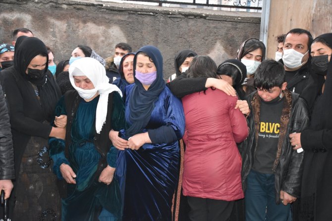PKK'lı teröristlerin şehit ettiği işçi Van'da toprağa verildi