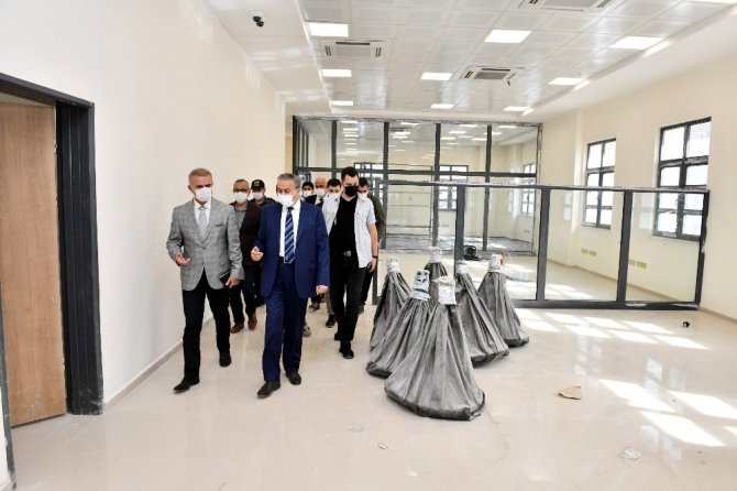 Vali Su, Mezitli Hükümet Konağı inşaatında incelemelerde bulundu